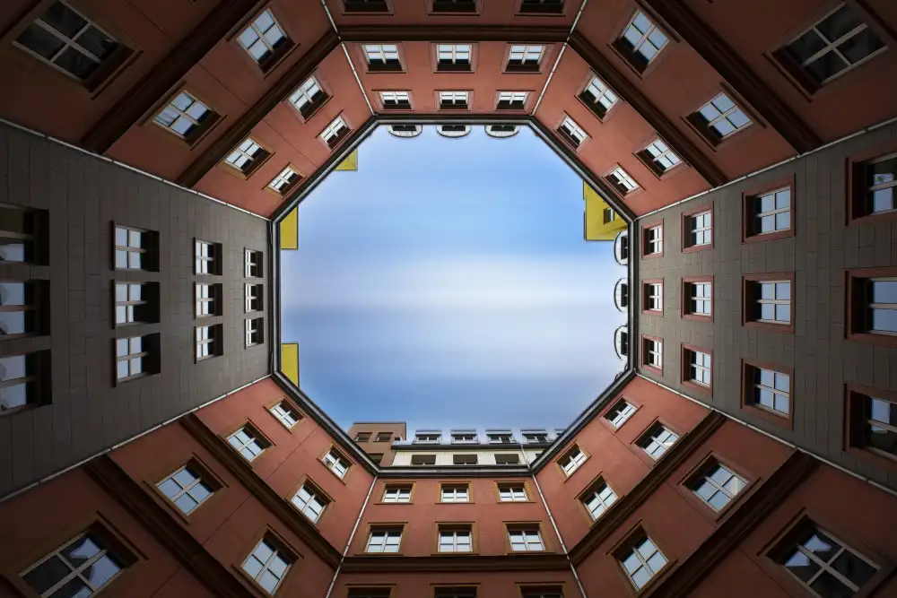 AnnaPileaFotografie, Martin Anita: Der Innenhof