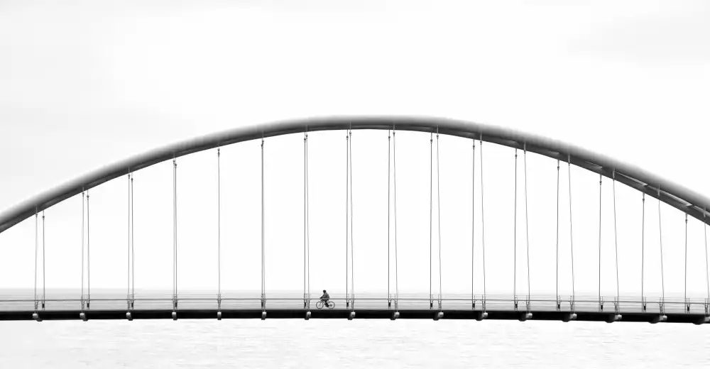 Huang, Ivan: Attraversa il ponte Humber