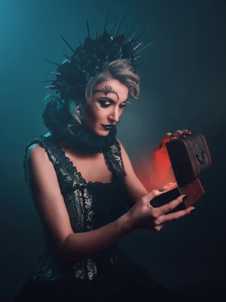 Lee, Martin: La méchante reine