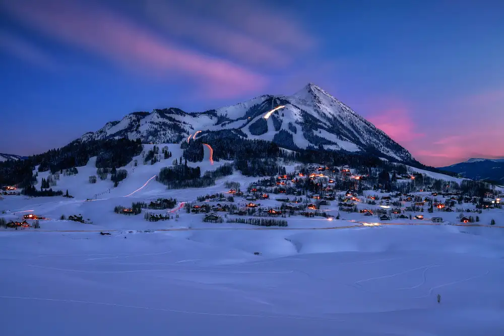 Xu, Mei: Lyžařské středisko v Blue Hour