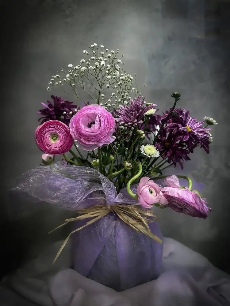 Mayalazzawi: Gray background