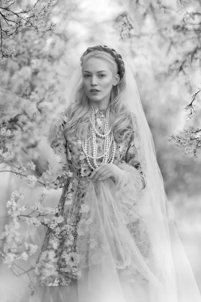 Markova, Tanya: Elle