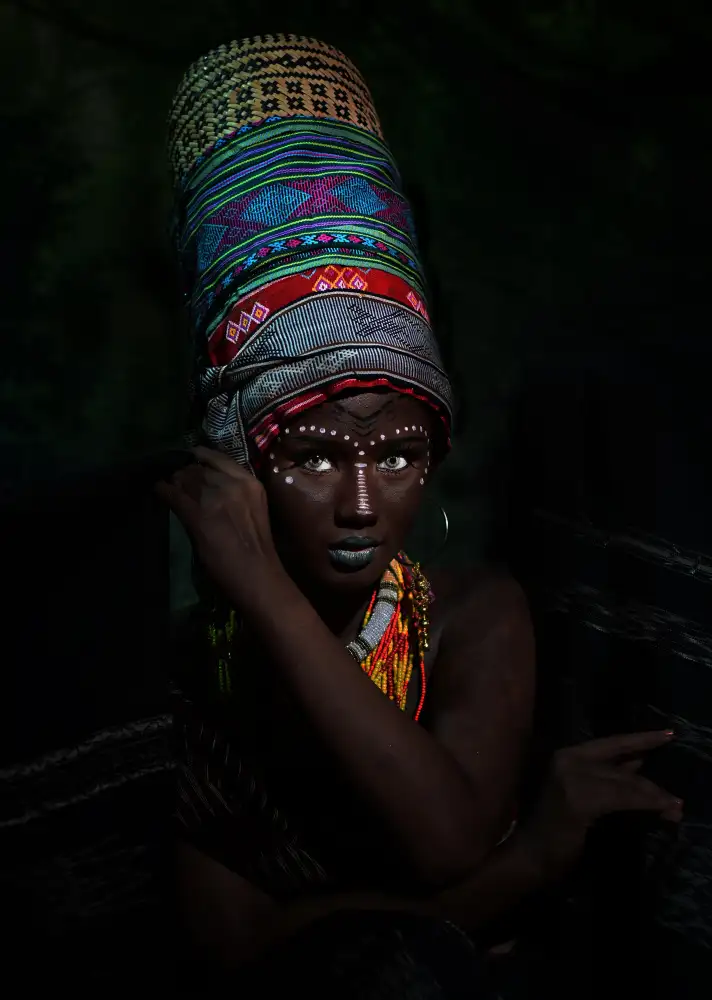 Aditya, Rawisyah: belleza oscura
