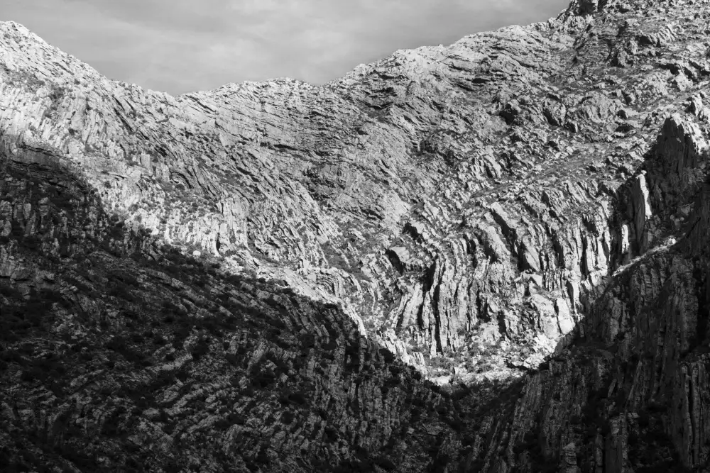 Lourens, Claudi: Abstrakte Bergtexturen