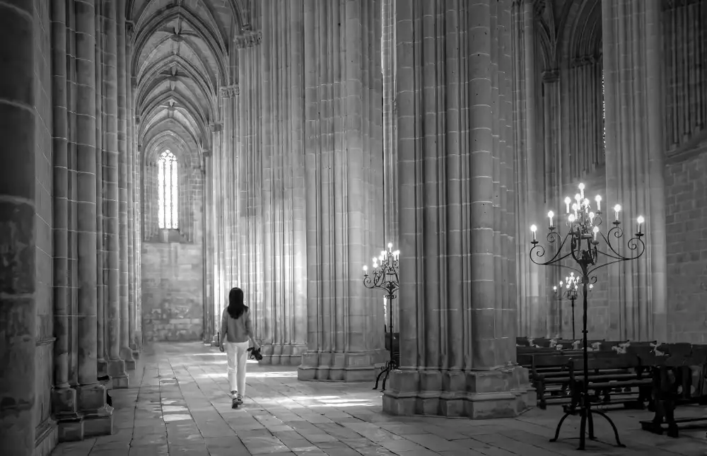 Zeng, Kenneth: In einem Kloster