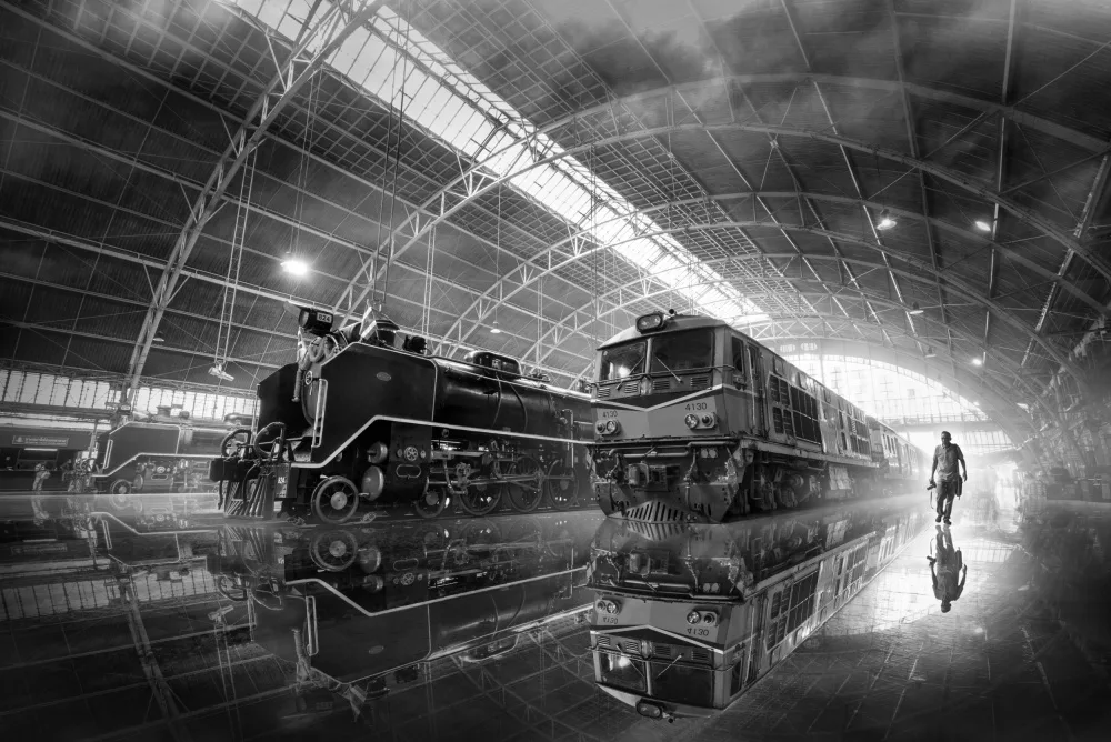 boonlertro: Hua Lamphong Railway Station Reflection