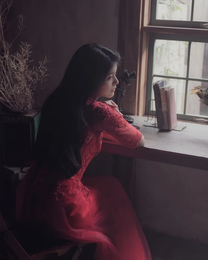 Kato, Masayuki: Woman in the Red Dress