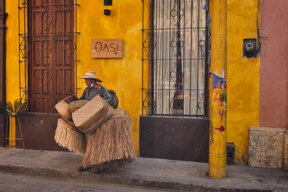 Hershkovitz, Avital: street in yellow