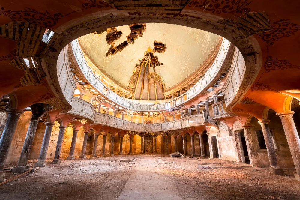 Robroek, Roman: Cappella rotonda in decadimento