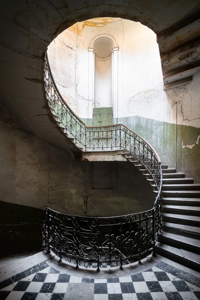Robroek, Roman: Forma a S