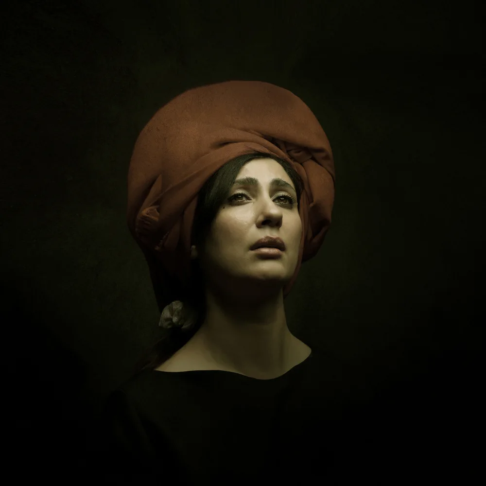 Hasheminasab, Moein: chica persa