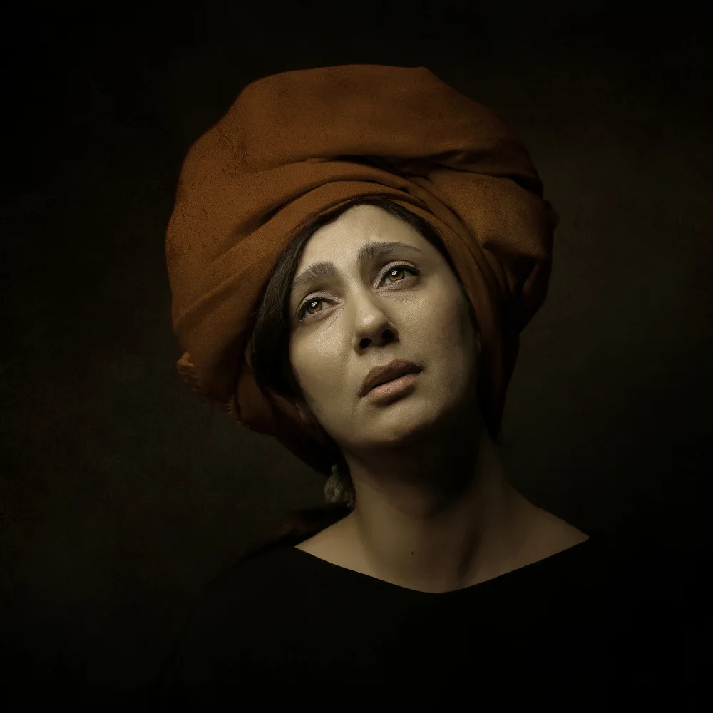 Hasheminasab, Moein: chica persa