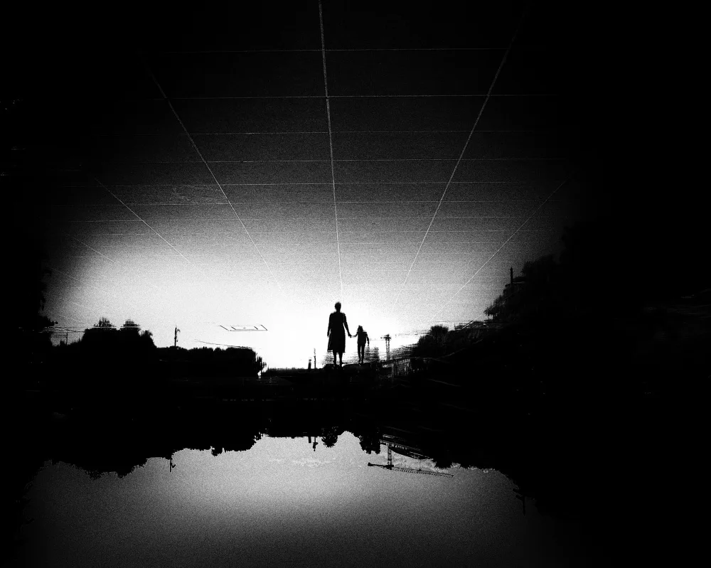 Momanu, Mirela: Entre