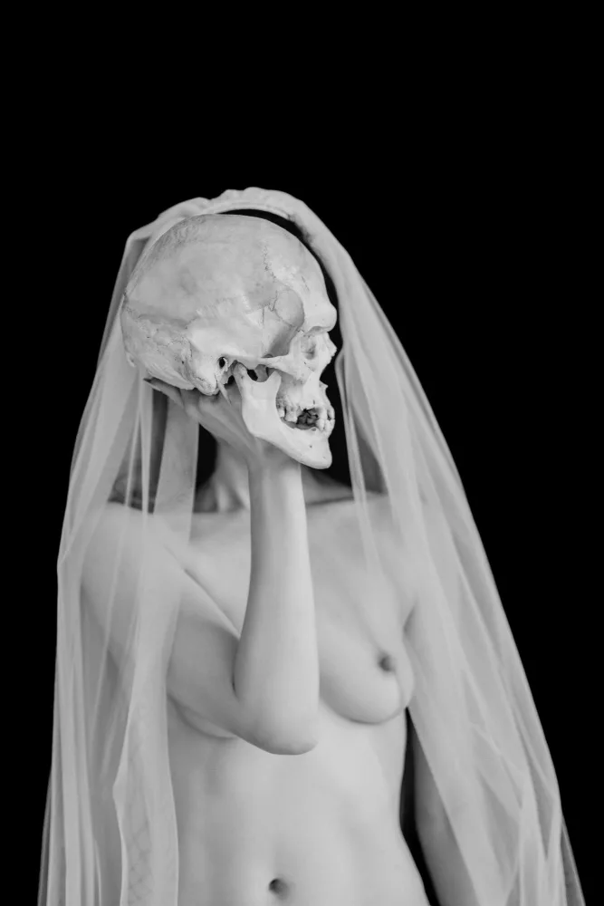 Zanna: Porträt mit einem Totenkopf SW