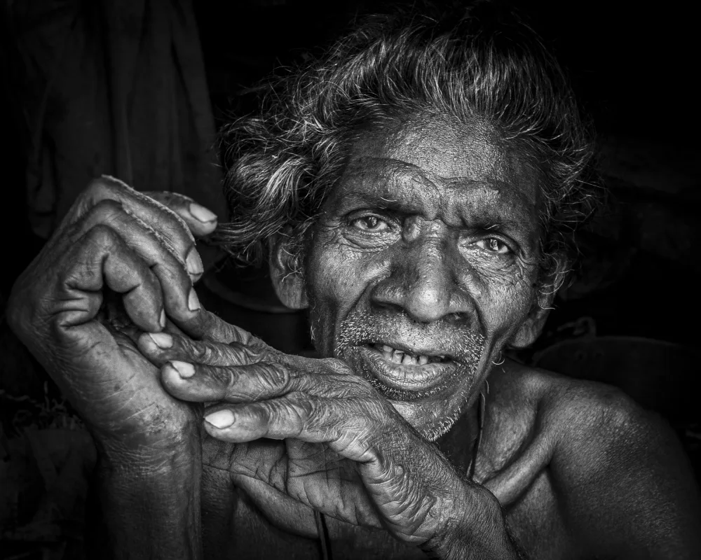 Molina, Elena: anciano en un pequeño pueblo en las afueras de Calcuta