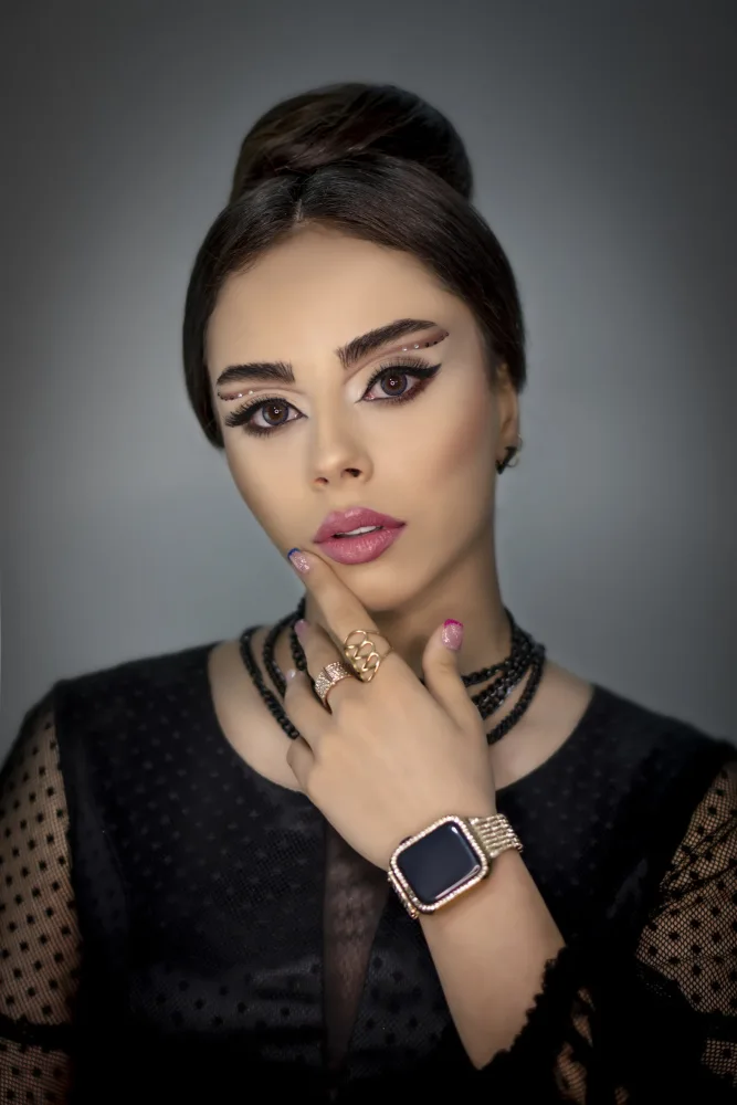 zohrabi, aref Mohammad: Reina
