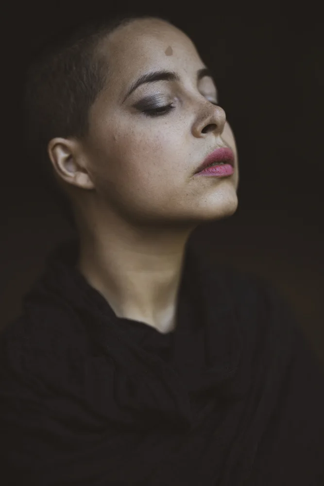 akyurt, engin: portrait d'une jeune femme
