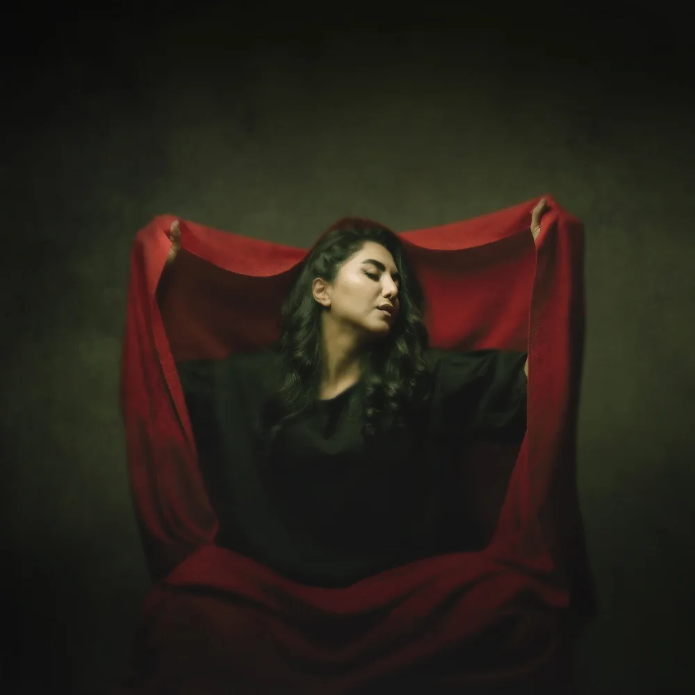 Hasheminasab, Moein: chica persa