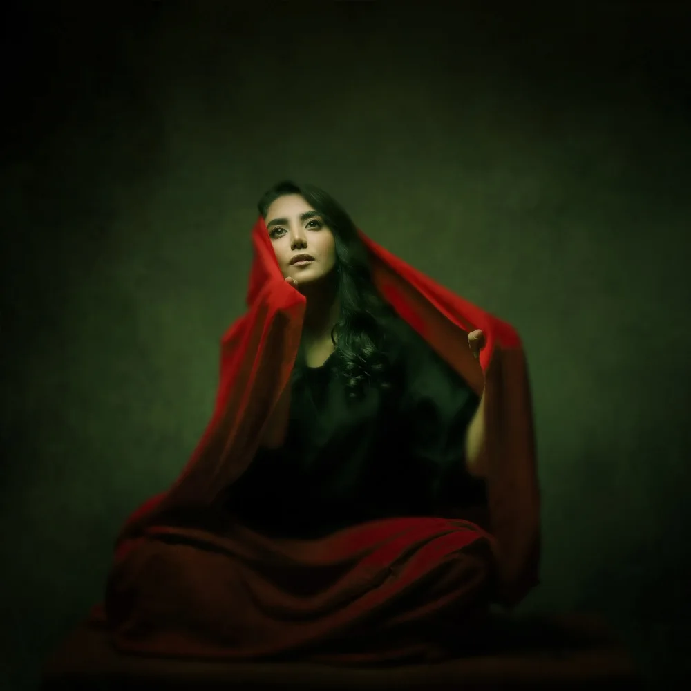 Hasheminasab, Moein: chica persa