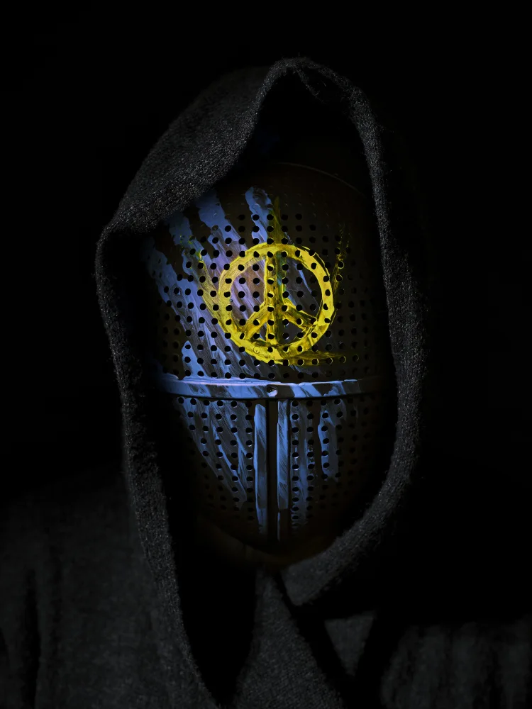 akyurt, engin: a mask painted in the colors of the Ukrainian flag