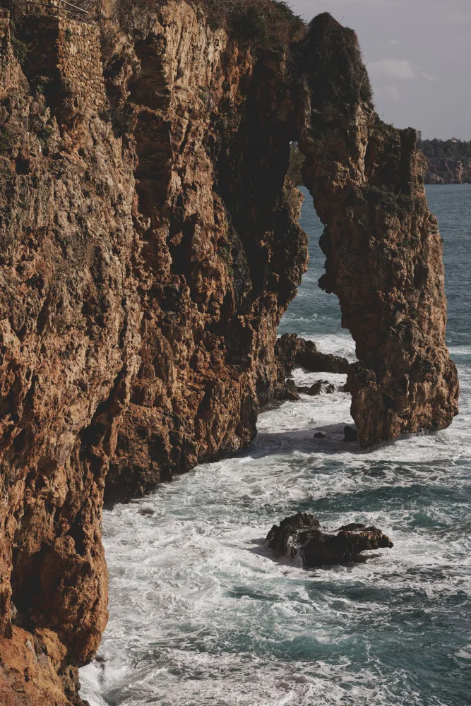 akyurt, engin: vagues et rochers de la mer