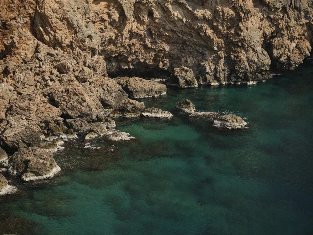 akyurt, engin: přímořská krajina a skály