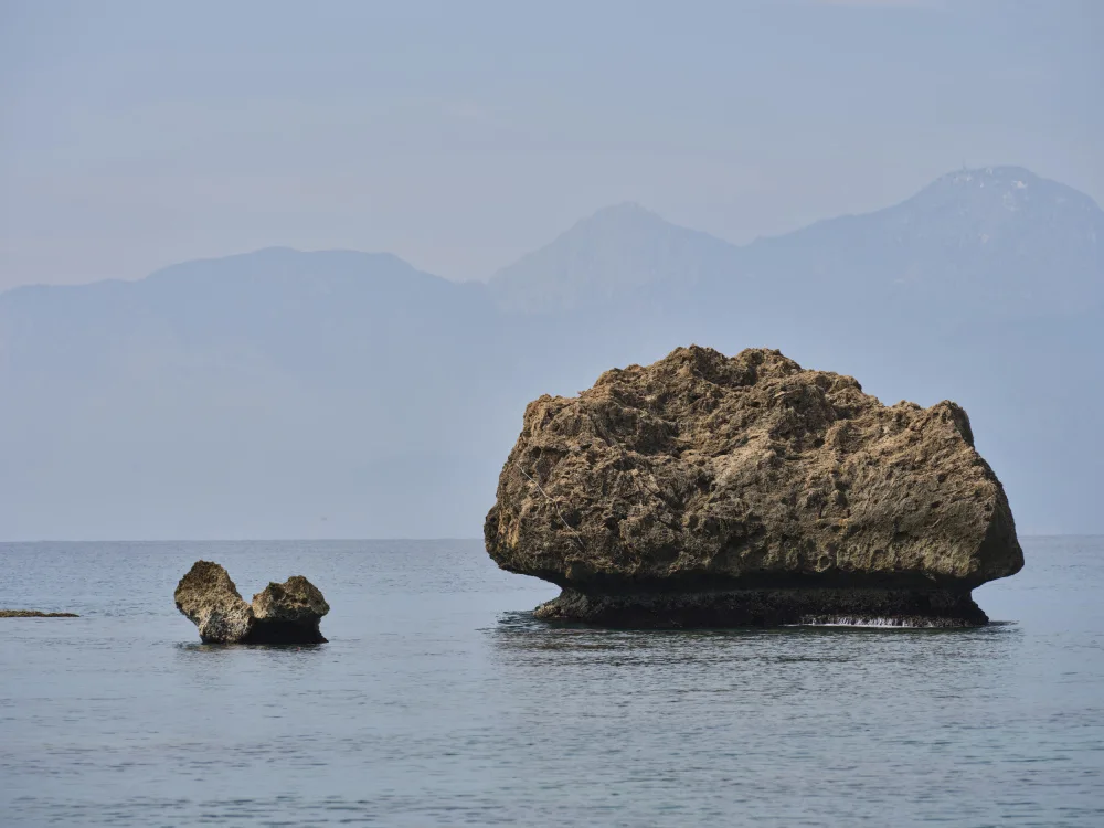 akyurt, engin: Meereslandschaft und Felsen