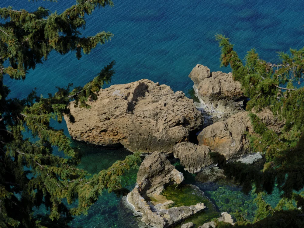 akyurt, engin: Meereslandschaft und Felsen
