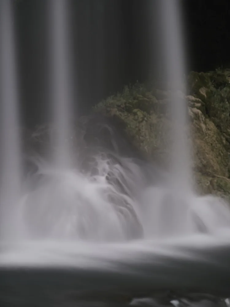 akyurt, engin: schöner Wasserfall im Berg