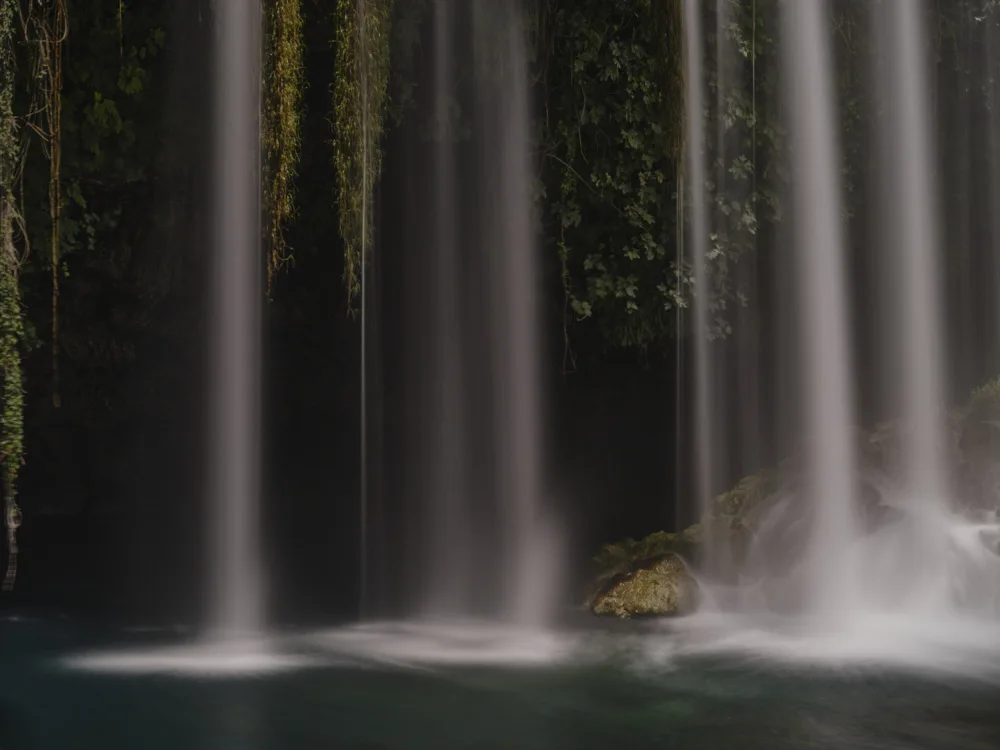 akyurt, engin: schöner Wasserfall im Berg