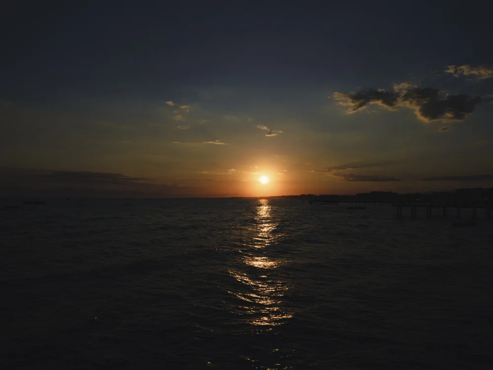 akyurt, engin: vue imprenable sur la mer au coucher du soleil