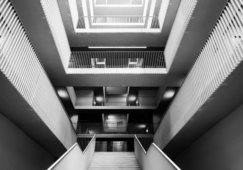 Koer, Jaap: Escaleras a los pisos