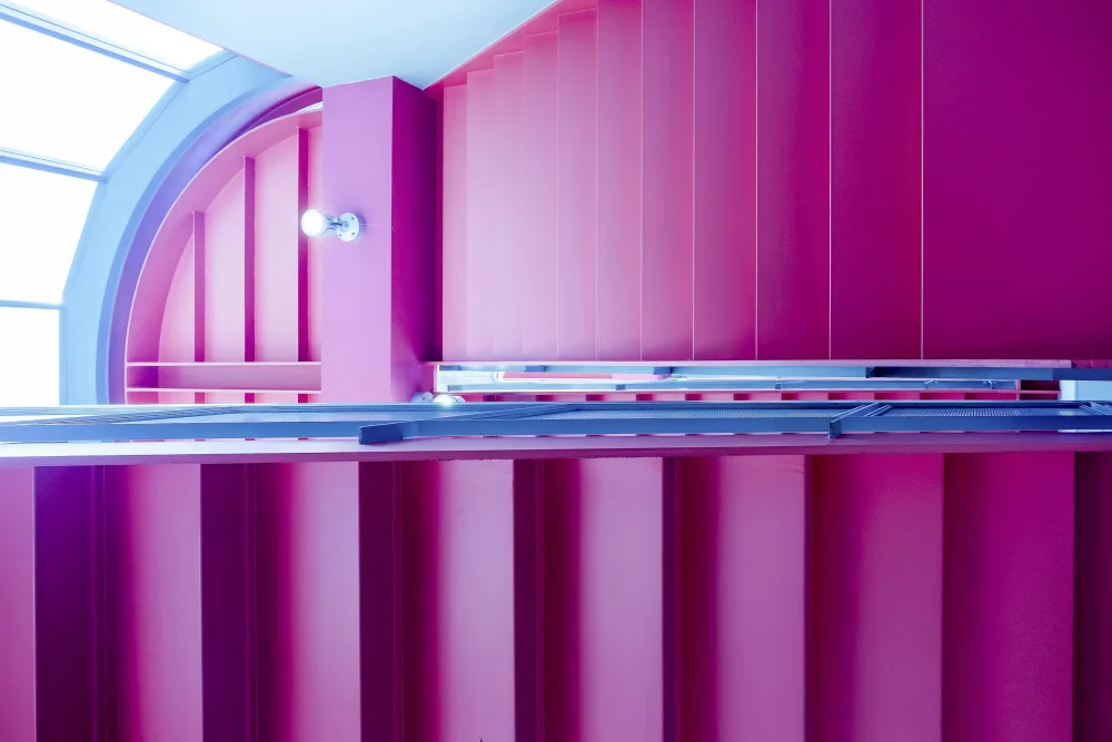 Hara, Tomoshi: escaleras llamativas