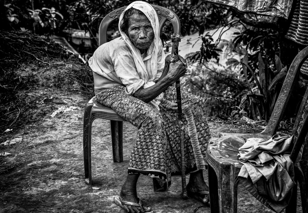 Garmendia, Inazio Joxe: Una donna anziana rifugiata Rohingya.