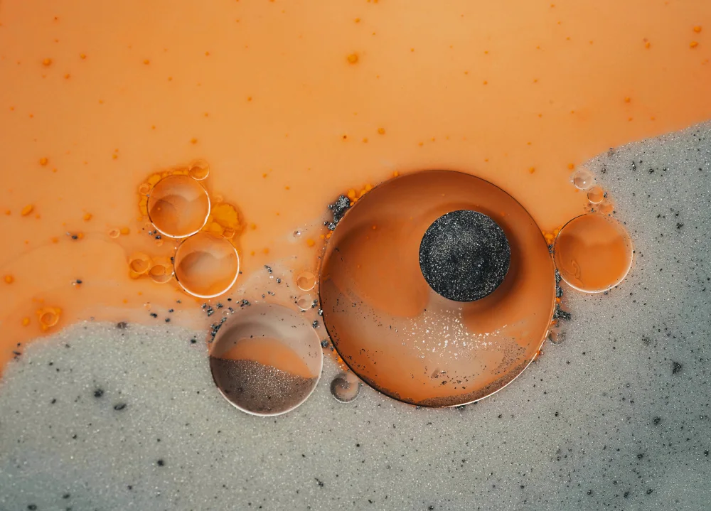 Paksoylu, Bilge: Foto macro fluida arancione grigio argento