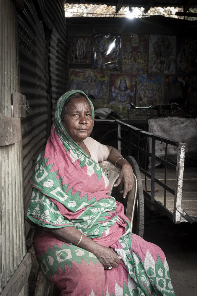 Molina, Elena: at the door of her house, Mallick Ghat, Kolkata