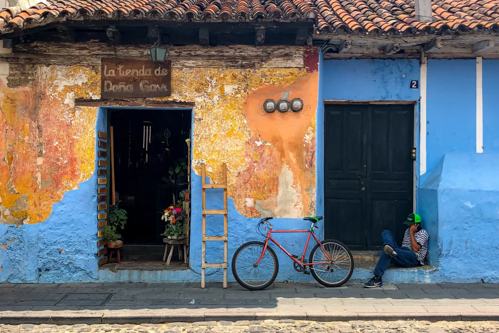 Nero, Andrea: Street of Antigua Guatemala