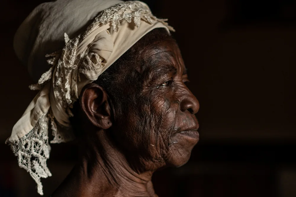Spector, Corinne: mujer africana