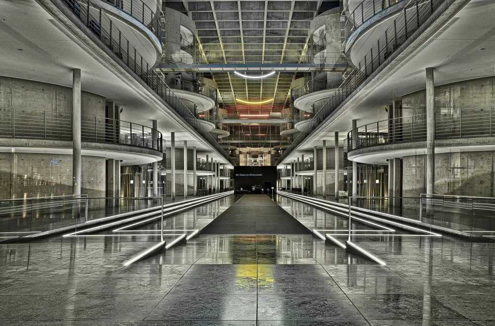 Lampert, Rolf: ... inside "Paul-Löbe Haus"