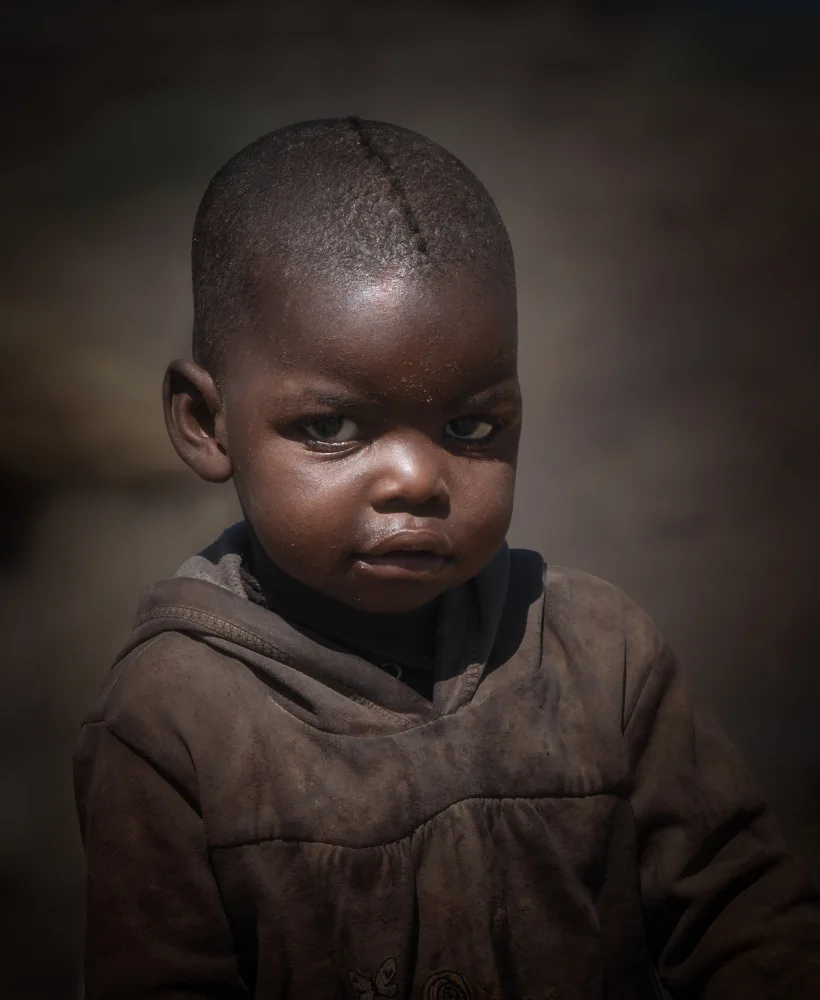 Hongchao, and Gu: Un niño himba