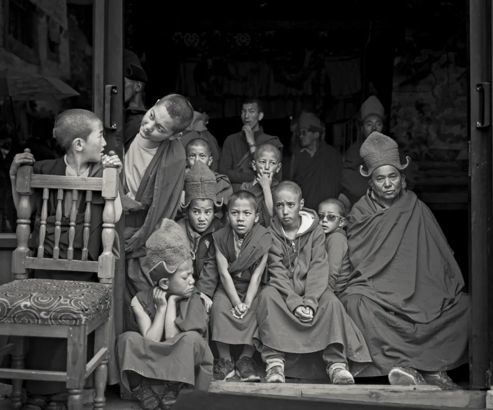 Simhan, Nara: Monks