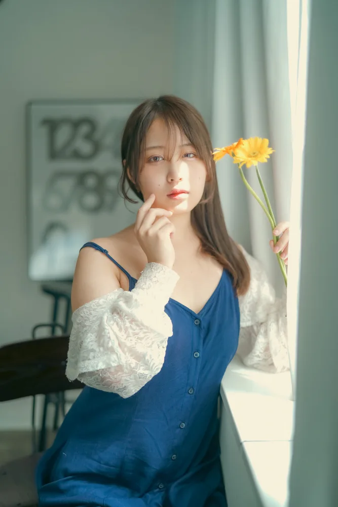 Tabuchi, Yohei: flores junto a la ventana