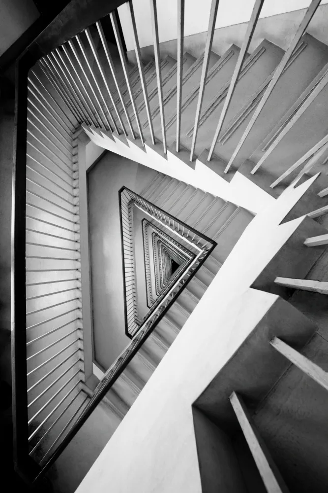 konglingming: Triangular spiral staircase