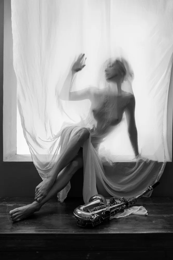 Gramich, Sita: Behind the curtain