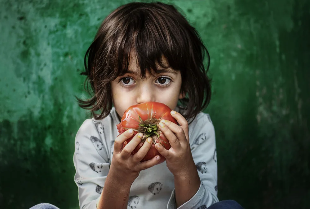 Carmen, - Magdalena: The Child with Tomato