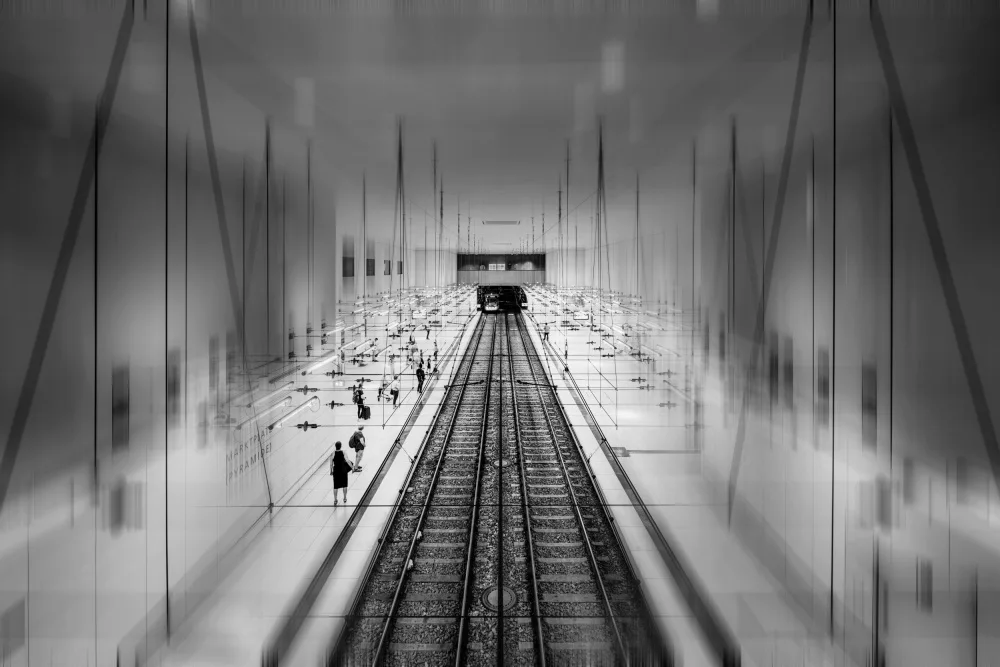 Yamamoto, Eiji: Underground train station