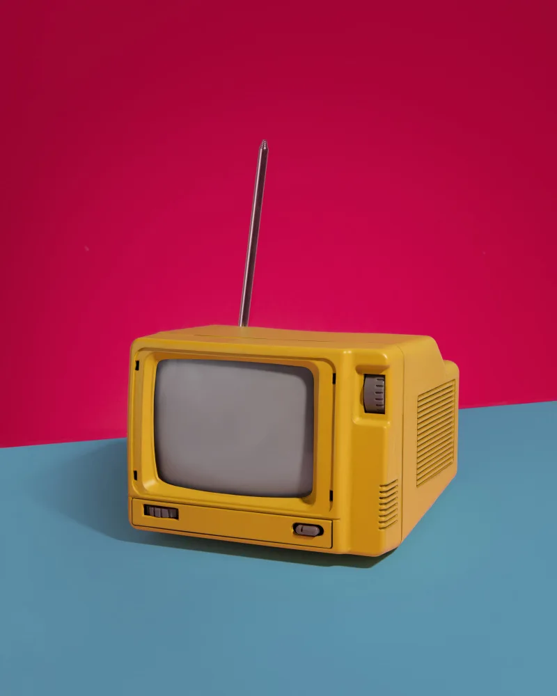 Ramiro, Julia: Tele