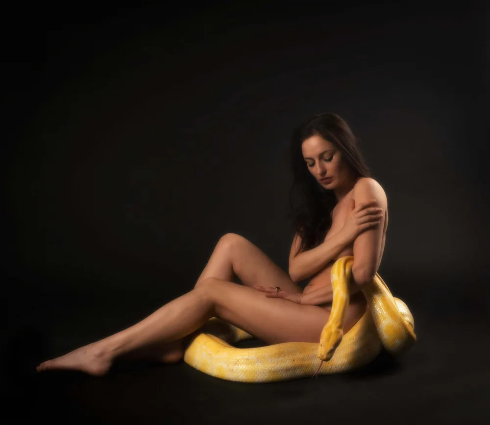 Kirzh, Svetlana: Karina avec le serpent