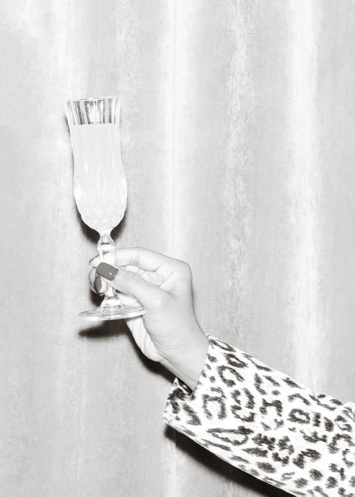 Studio, Pictufy: Hands Glass Black and White