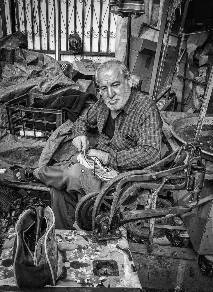 Alsofey, Bashar: Shoe repairman